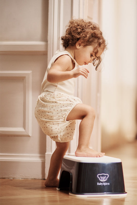 Step Stool Black/White