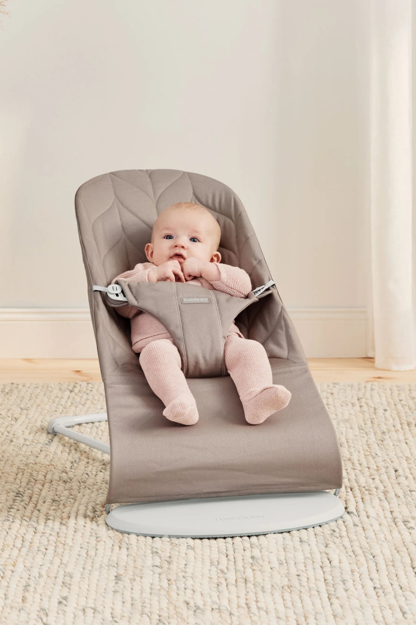 Bouncer Bliss Woven Petal Quilt Sand Gry – additional view 2